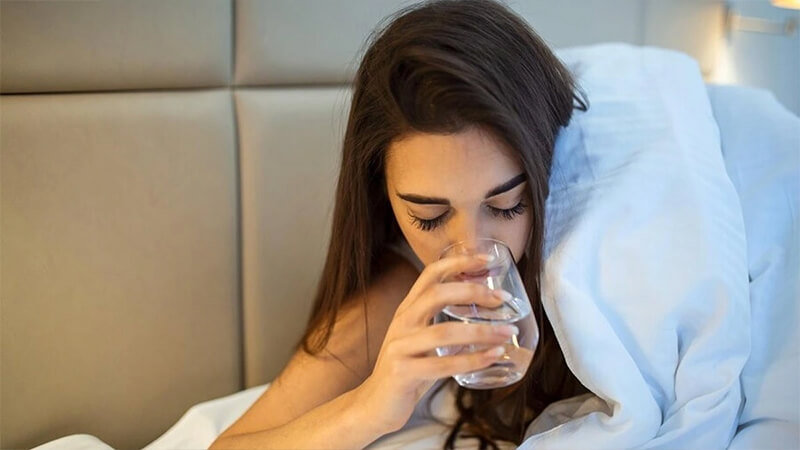 khát nước dữ dội vào buổi sáng biểu hiện tăng huyết áp