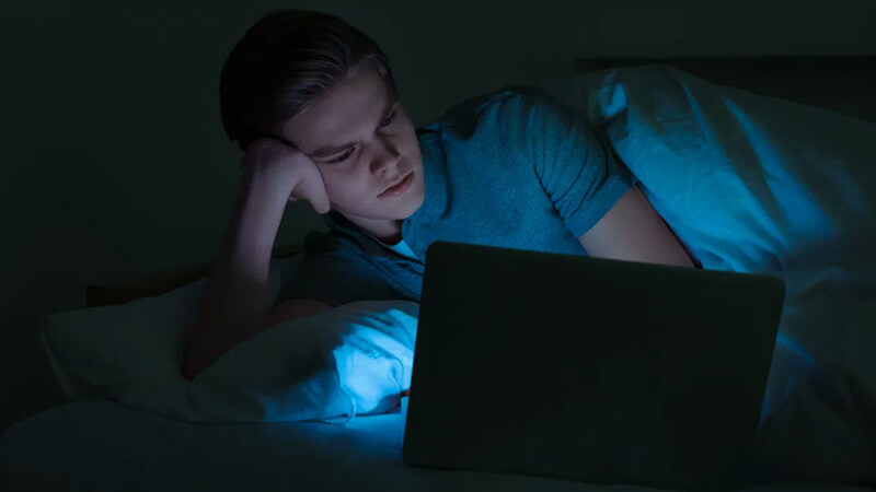 Thức khuya và thiếu ngủ: ngy cơ cao phá hoại trái tim